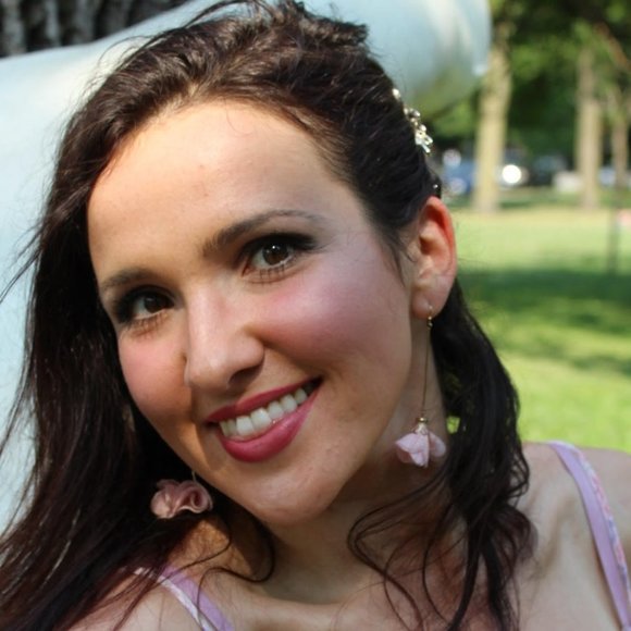 Meet your Posher, Sarah - Picture 1 of 1